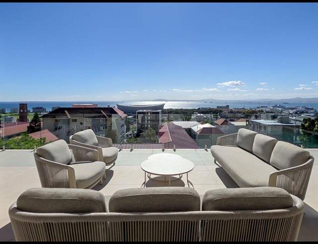 5 BEDROOM HOUSE FOR SALE IN GREEN POINT